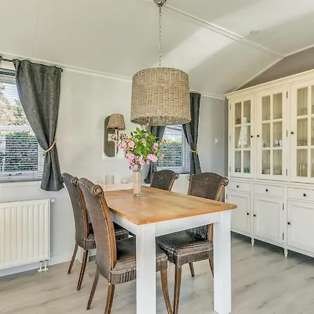 4-pers. Chalet Met Eigen Parkeerplaats In Veluwe بوتِنْ