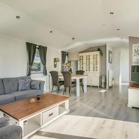 Chalet 4-pers. Chalet Met Eigen Parkeerplaats In Veluwe *